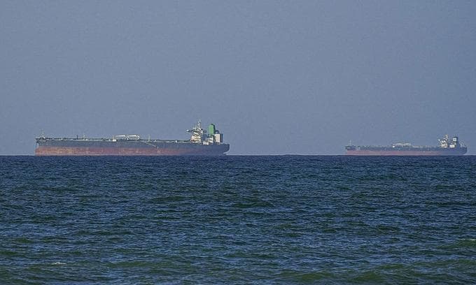 Supertankers varen door Straat van Hormuz