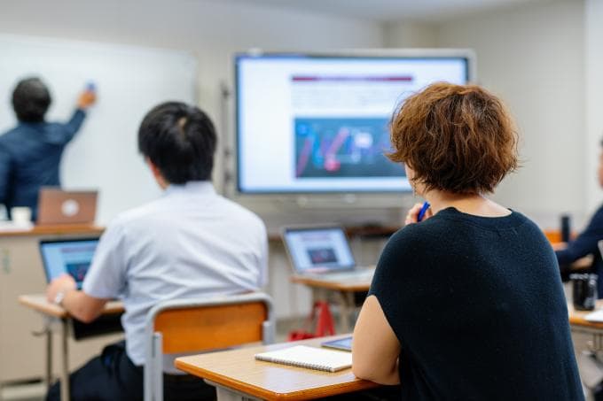 Eén op de drie Belgische bedrijven biedt werknemers een AI-opleiding aan