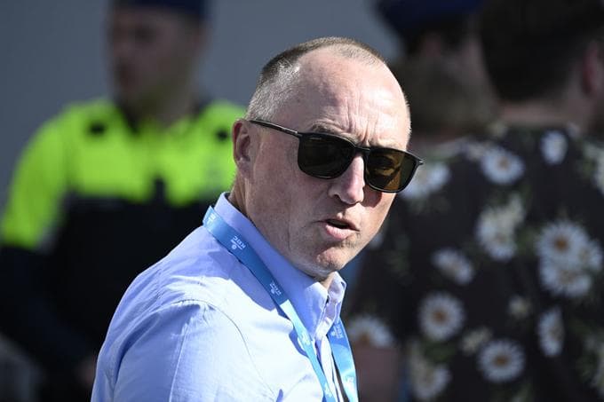 Groep rond Wouter Vandenhaute neemt voetbalclub Antwerp over van Paul Gheysens