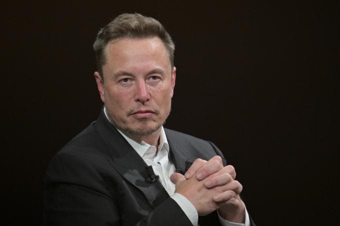 Musk schikt voor 1,5 miljoen dollar in zaak over aankoop Twitter