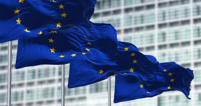 EU bereikt akkoord over verbod op AI-apps die naaktbeelden genereren