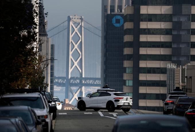 Waymo roept bijna 3.900 robotaxi’s terug na incidenten op bouwwerven