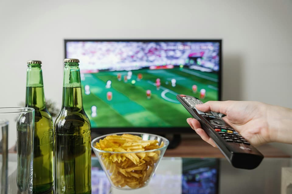 Nederlandse videokijktijd daalt naar 295 minuten per dag, jongvolwassenen lopen voorop